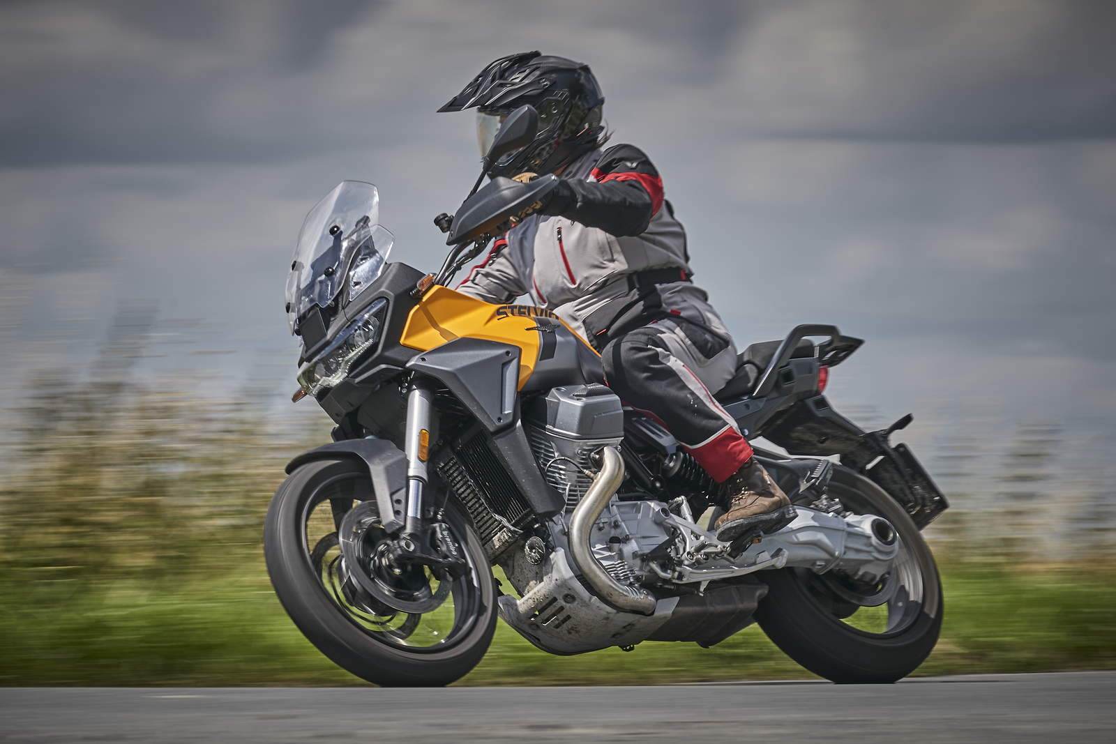 Honda Africa Twin CRF 1100 vs Moto Guzzi Stelvio
